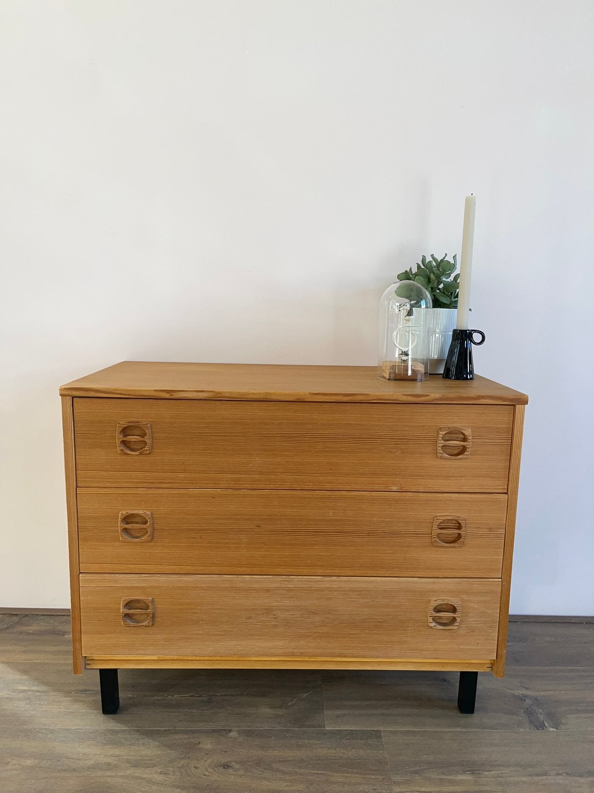 Scandinavische grenen vintage ladekast, Huis en Inrichting, Ophalen, 50 tot 100 cm, Zo goed als nieuw, 3 of 4 laden