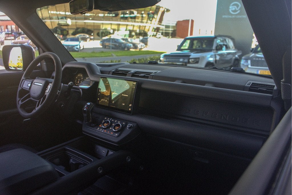 Land Rover Defender 5.0 P525 90 V8 | British Racing Green |, Automaat, 2324 kg, Leder, Bedrijf