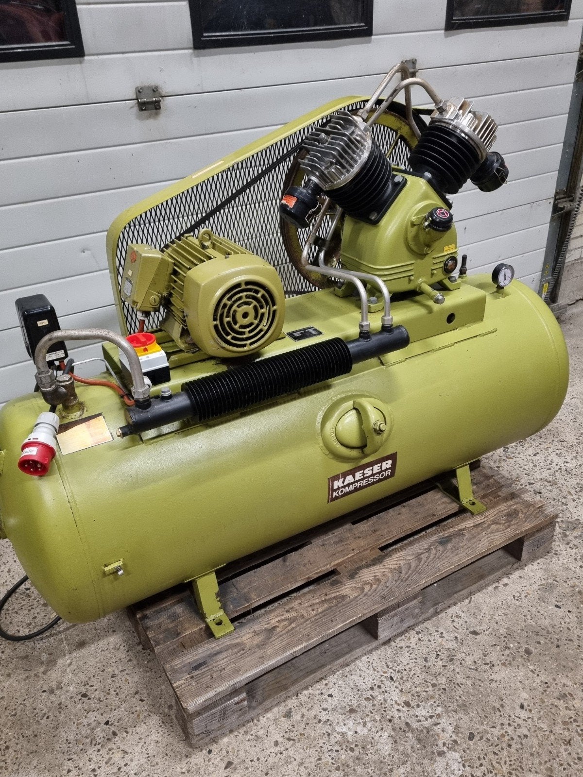 Compressor, Doe-het-zelf en Verbouw, Compressors, Gebruikt, 100 liter of meer, Mobiel, 400 tot 800 liter/min