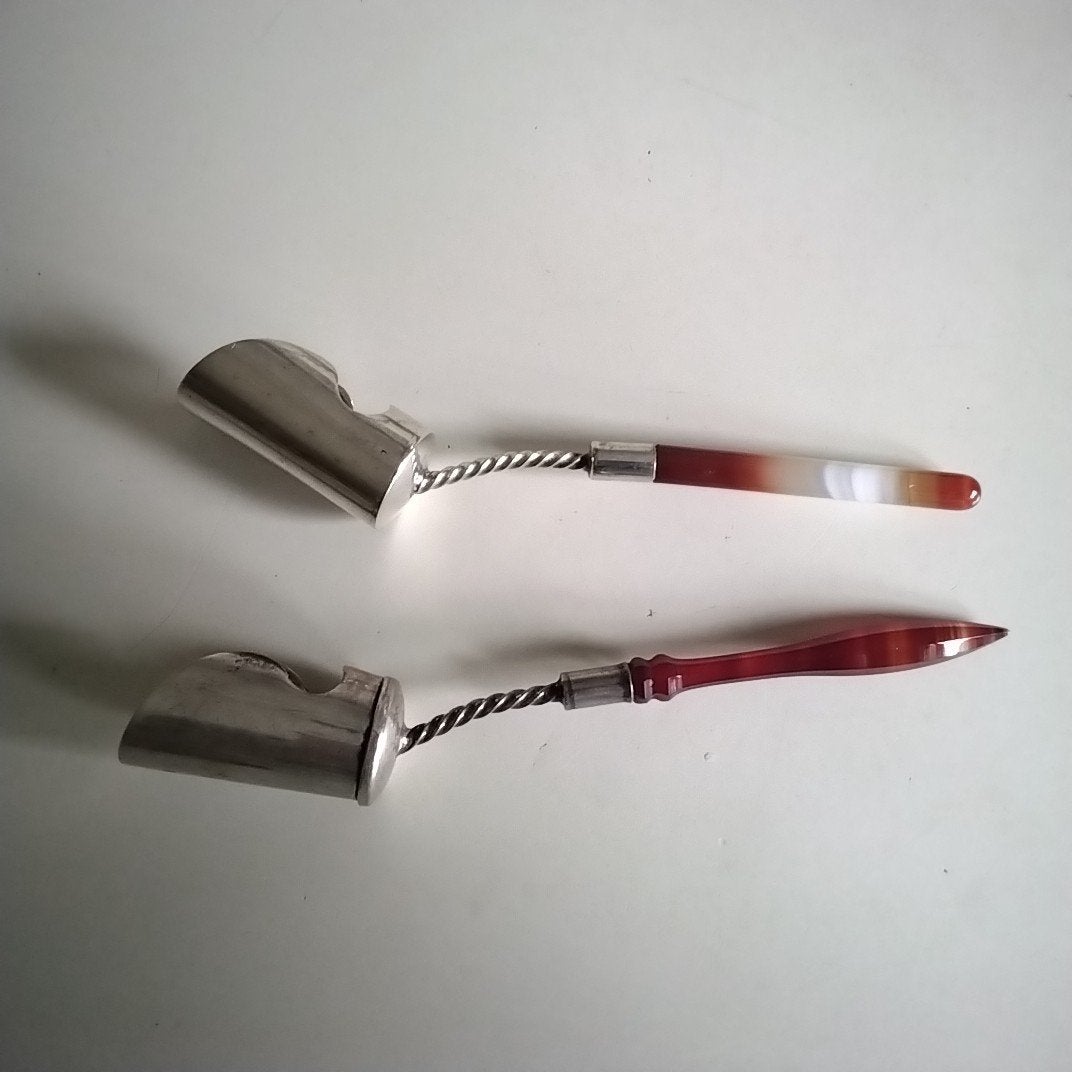 2 antieke suikerscheppen met kornalijn handvat, Ophalen of Verzenden
