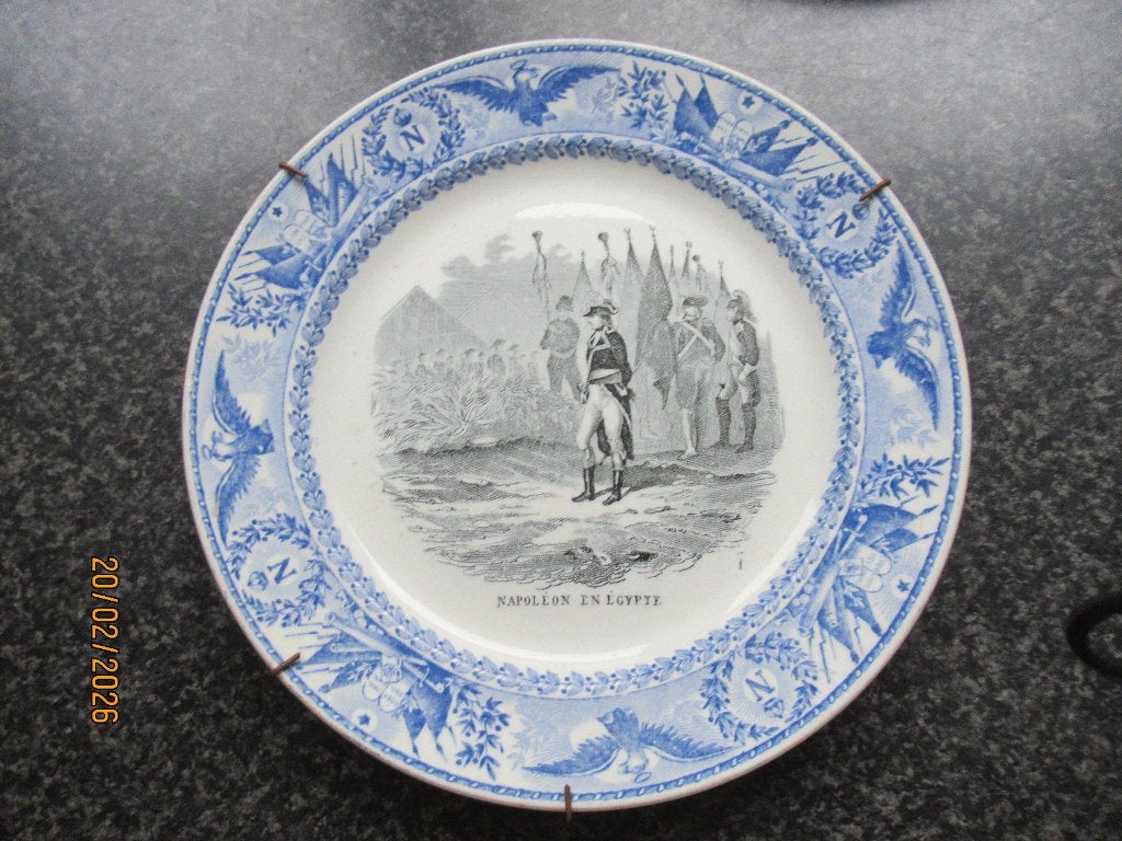 ANTIEK BORD- NAPOLEON EN EGYPTE -SOC CERAM MAASTRICHT-CA1910, Ophalen of Verzenden, Landmacht, Overige gebieden, Kunstobject