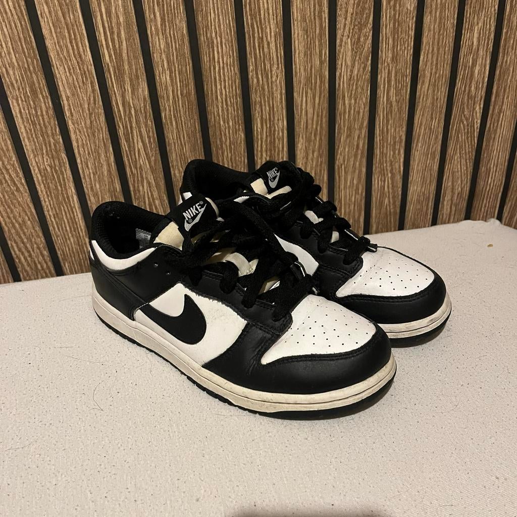 Nike Dunk Low Panda - Goede staat - Maat 35, Gebruikt, Ophalen of Verzenden, Jongen of Meisje, Sportschoenen