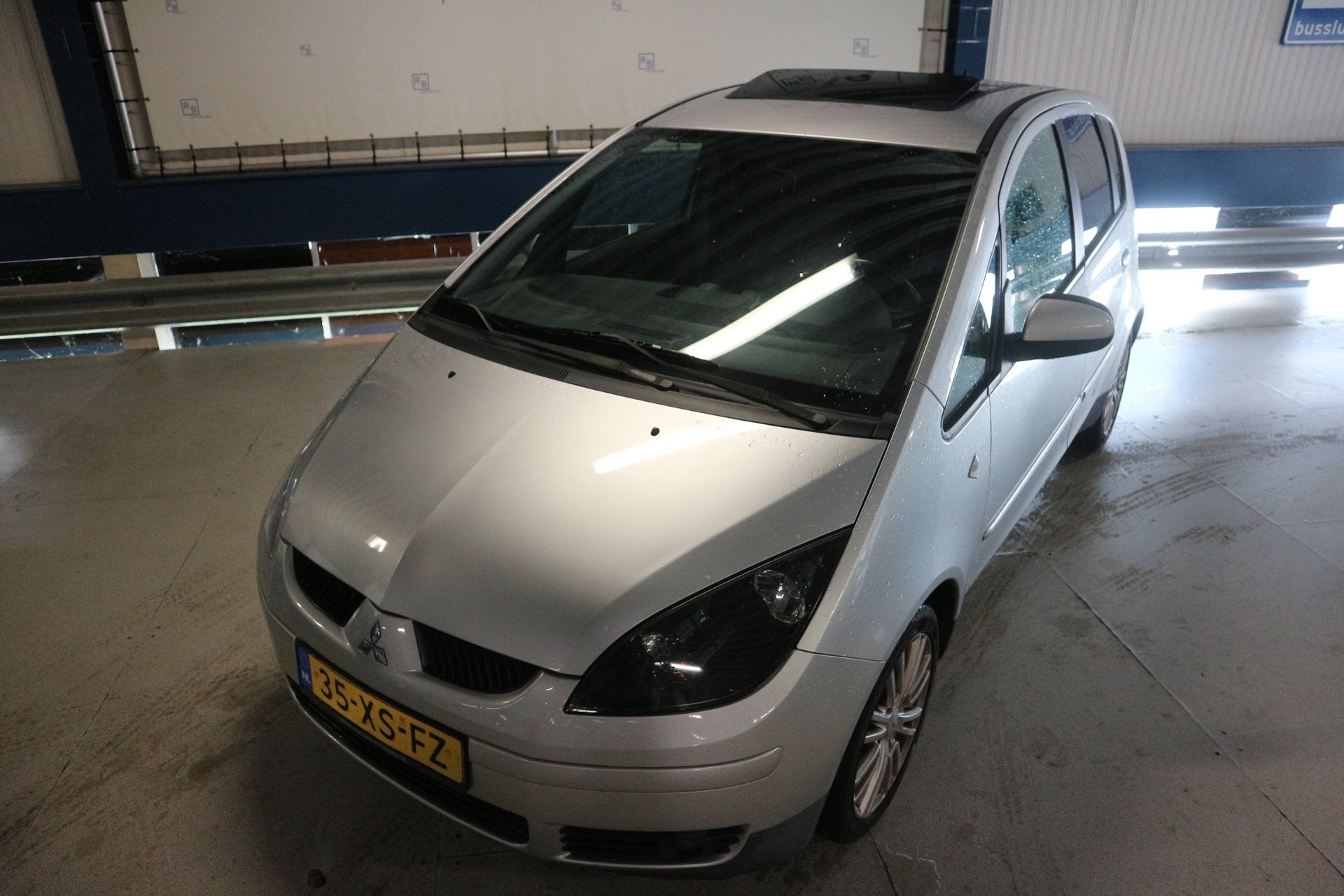 Mitsubishi Colt 1.5 Sky / OPEN DAK / VELG / AIRCO / 4 DEURS, Voorwielaandrijving, 970 kg, 4 cilinders, Colt