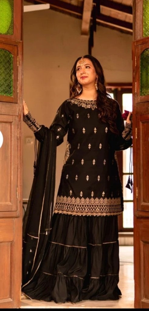 Party dress, Kleding | Dames, Jurken, Zwart, Maat 42/44 (L), Nieuw, Ophalen of Verzenden