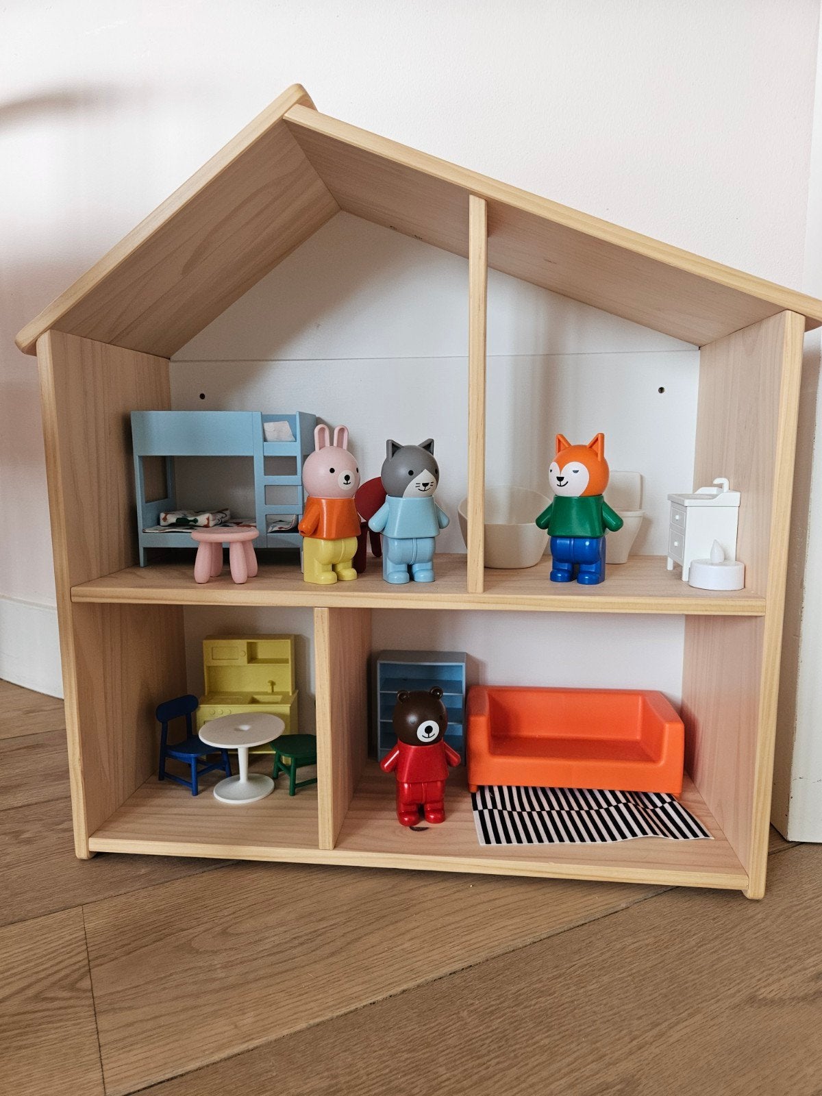 ikea Flisat Houten poppenhuis met meubels en poppetjes, Kinderen en Baby's, Ophalen, Zo goed als nieuw, Poppenhuis
