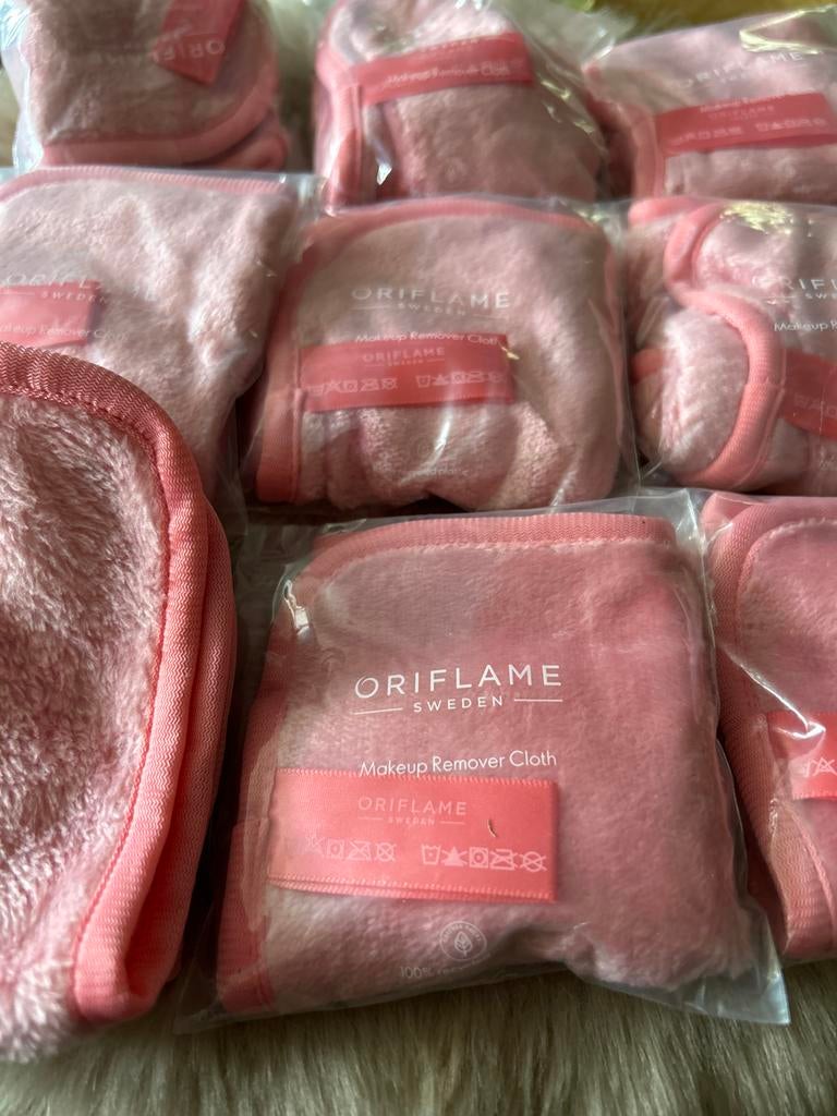 Oriflame Make-up Remover Cloth - Nieuw, Gehele gezicht, Nieuw, Ophalen of Verzenden, Roze
