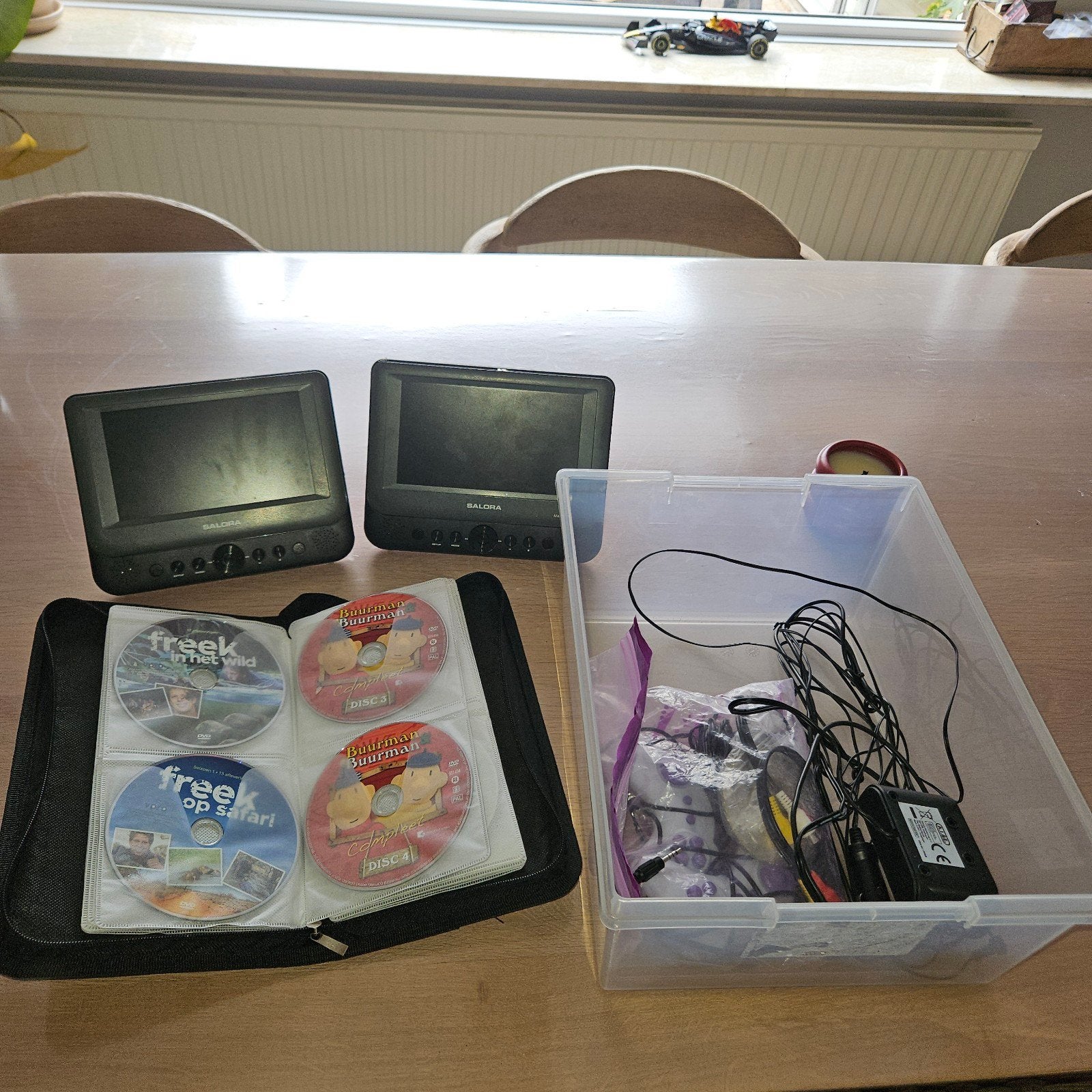 Salora auto schermen., Audio, Tv en Foto, Dvd-spelers, Ophalen, Zo goed als nieuw, Overige merken