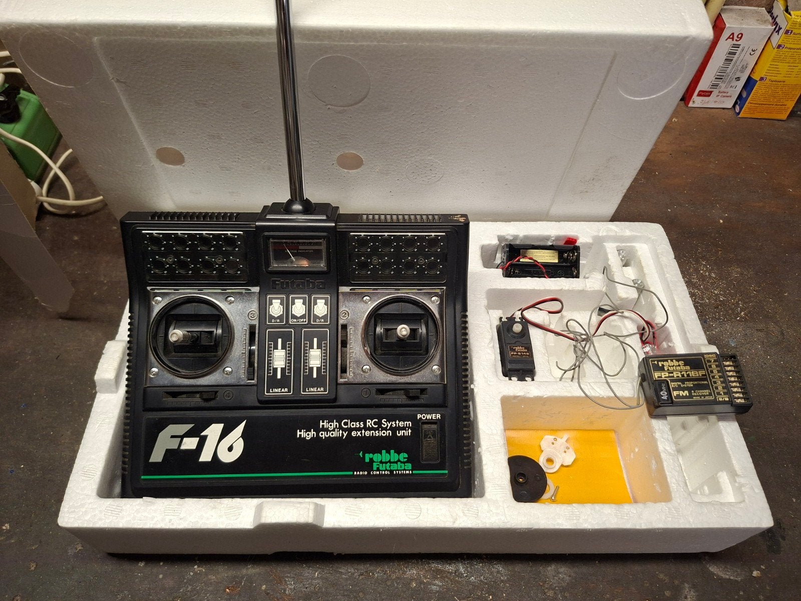 Robbe Futaba F-16 RC Systeem met ontvanger en servo's, Hobby en Vrije tijd, Ophalen of Verzenden, Gebruikt