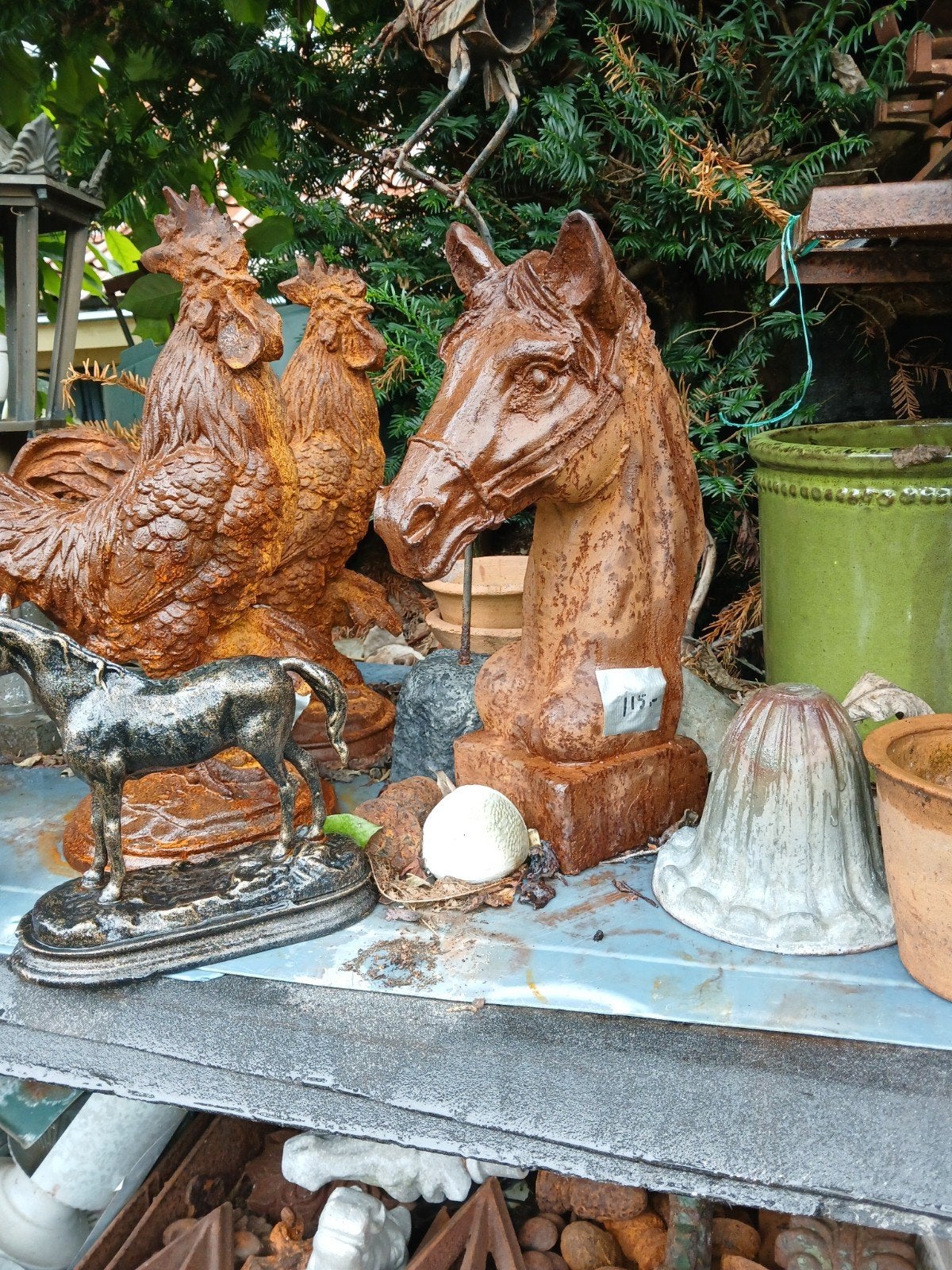 Antiek model zadeldrager met paardenhoofd. Manege, Ophalen