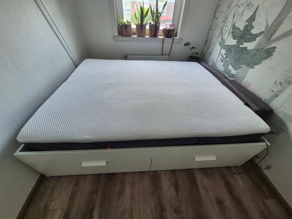 Emma hybrid 2 en IKEA BRIMNES bed matras bedframe compleet, Ophalen, Wit, Tweepersoons, Zo goed als nieuw