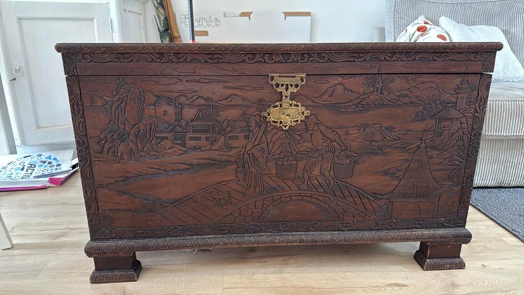 Grote antieke opbergkist (hout met gravures), Huis en Inrichting, Ophalen, 50 tot 100 cm, 50 tot 75 cm, Teakhout