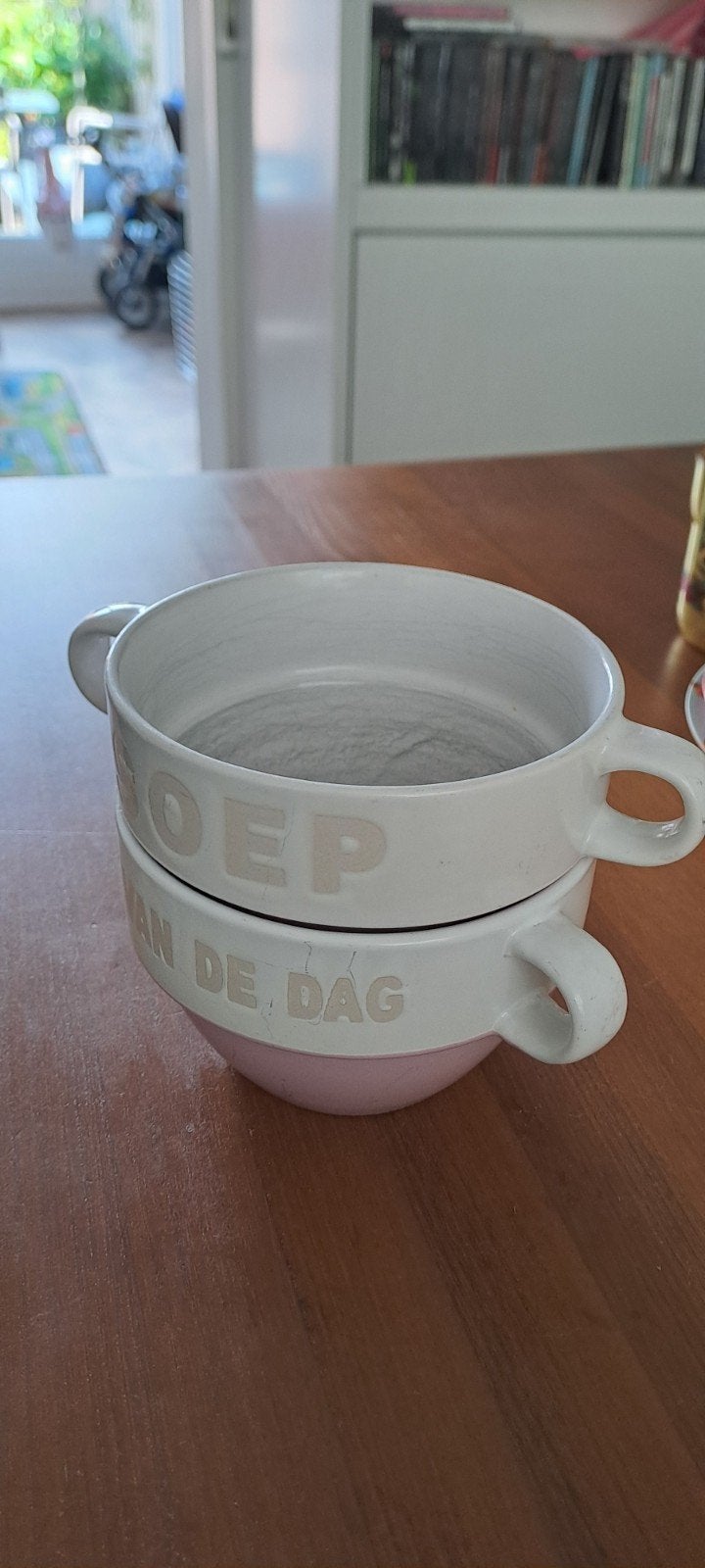 Gratis 2 soepkommen, Huis en Inrichting, Keuken | Servies, Ophalen, Aardewerk, Overige stijlen, Kom(men)