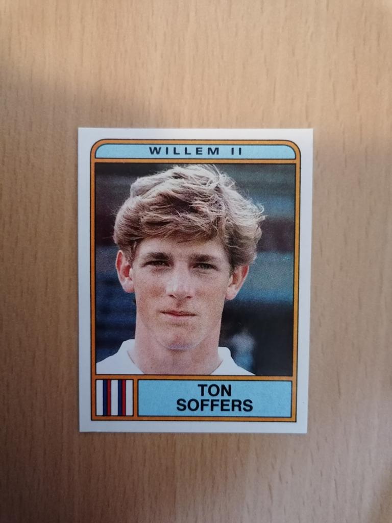 Panini Voetbal 84 #301 Ton Soffers., Hobby en Vrije tijd, Stickers en Plaatjes, Ophalen of Verzenden, Zo goed als nieuw, Sticker
