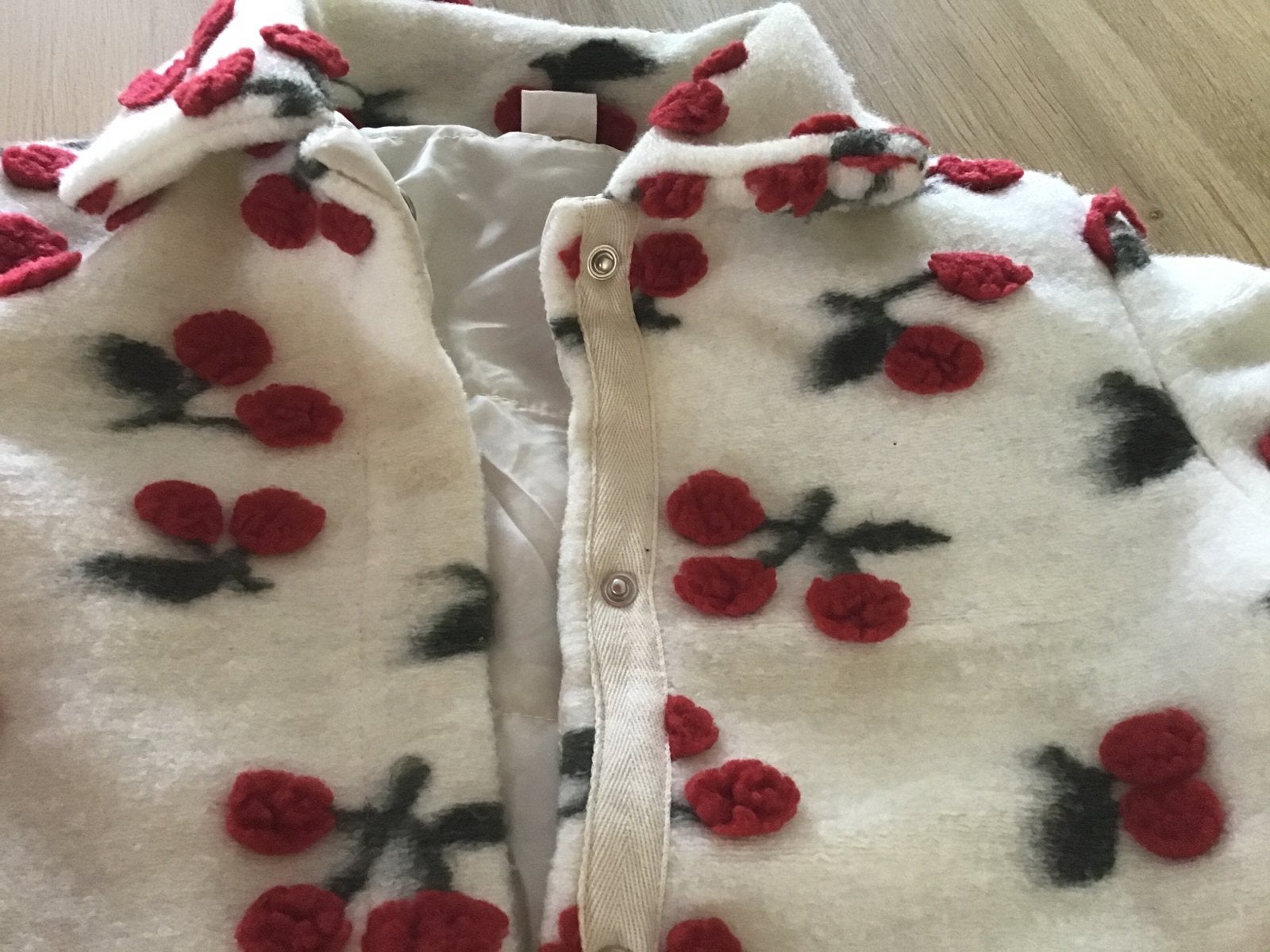 Set: Jas met kersen en twee gevoerde gilets (mt 134-140), Kinderen en Baby's, Ophalen of Verzenden, Gebruikt, Meisje, Setje