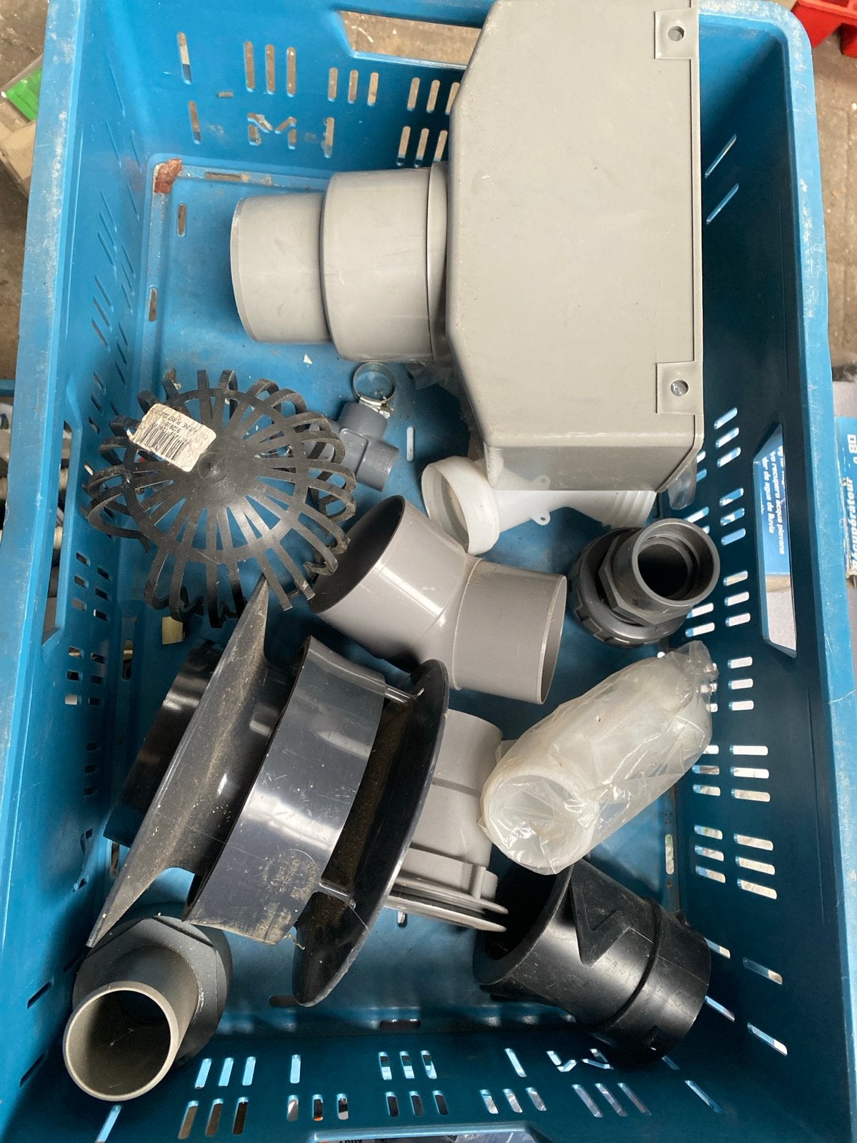Diverse PVC afvoerbuizen en hulpstukken, Doe-het-zelf en Verbouw, Afvoer, Gebruikt, Pvc, Ophalen of Verzenden
