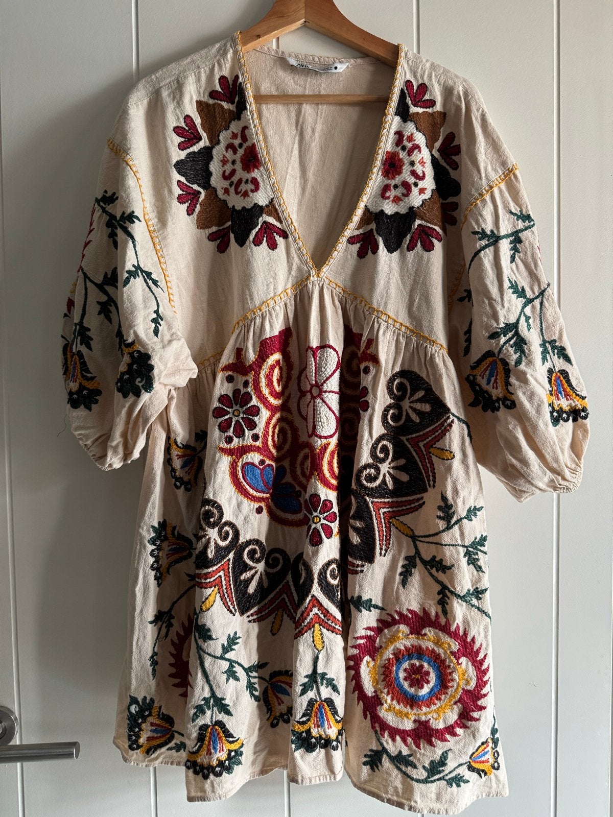 Zara geborduurde zomerjurk van linnen en katoen, Beige, Ophalen of Verzenden, Zo goed als nieuw, Maat 34 (XS) of kleiner