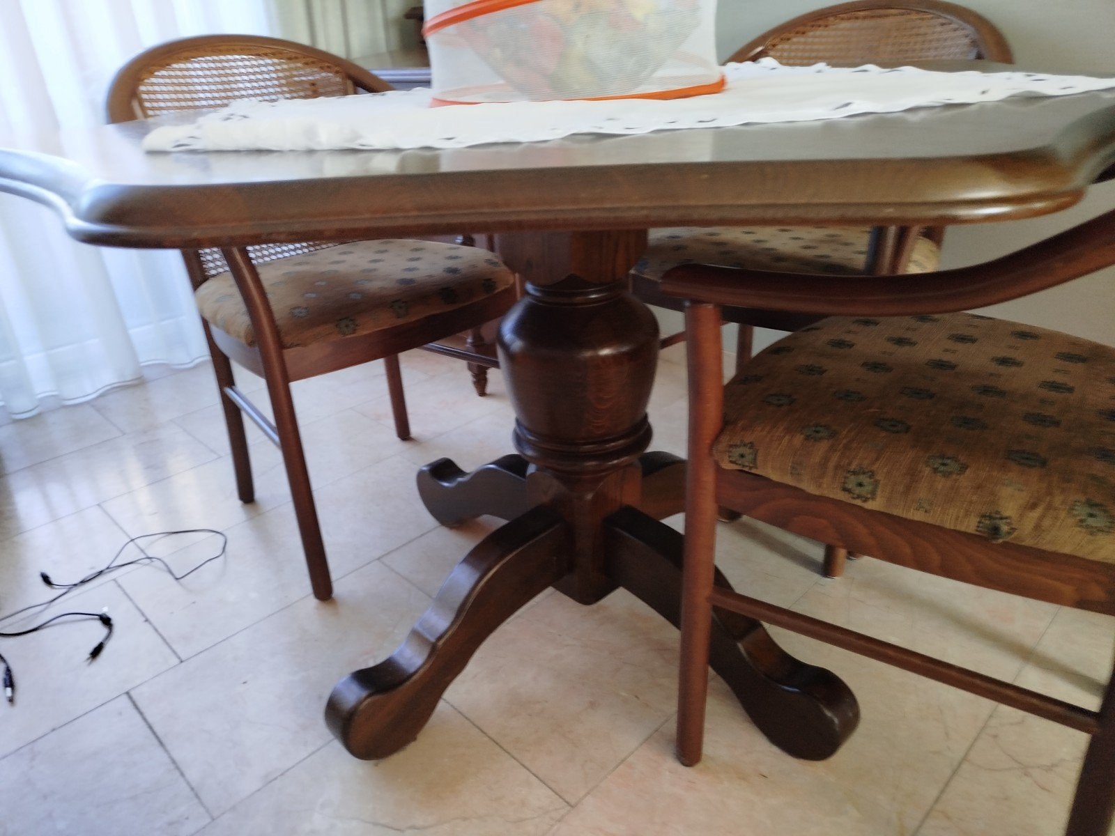 eettafel en vier stoelen mahonie hout, Antiek en Kunst, Ophalen