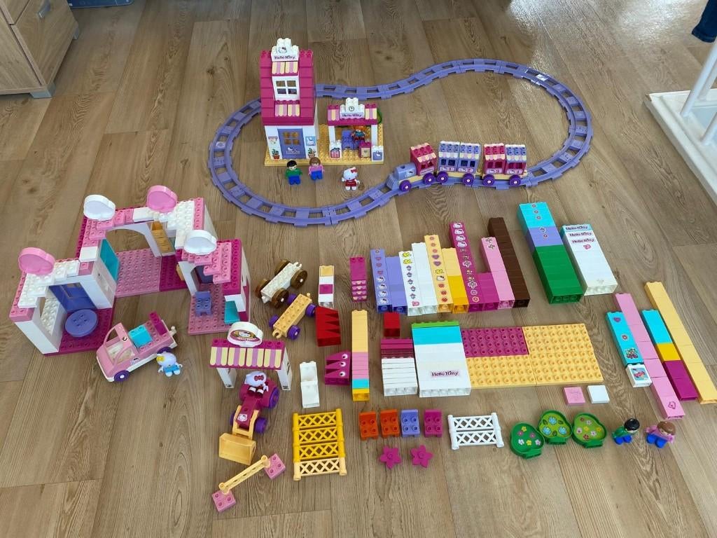 Hello Kitty DUPLO (popptjes, treinstation etc.), Ophalen of Verzenden, Zo goed als nieuw, Overige merken