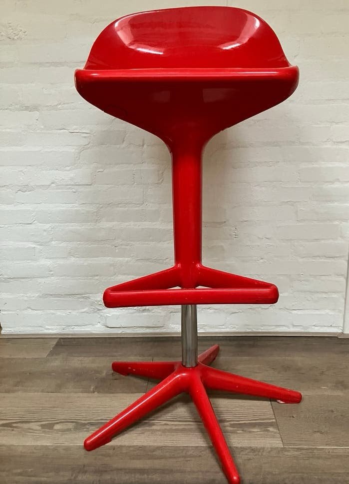Kartell Spoon barkruk rood, design. In prima staat, Ophalen, Kunststof, Gebruikt, 60 tot 90 cm