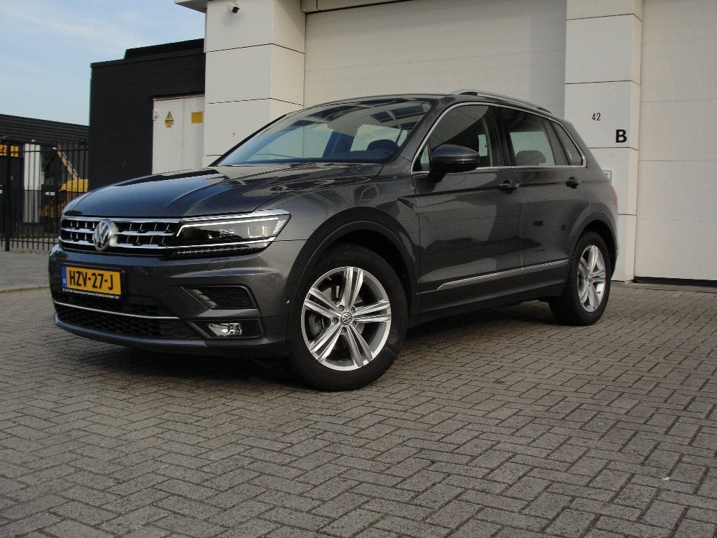 VW TIGUAN 1.5 TSI/AUTOMAAT/2020/elektrische trekhaak/HEAD-UP, Dealer onderhouden, 1800 kg, 4 cilinders, 150 pk