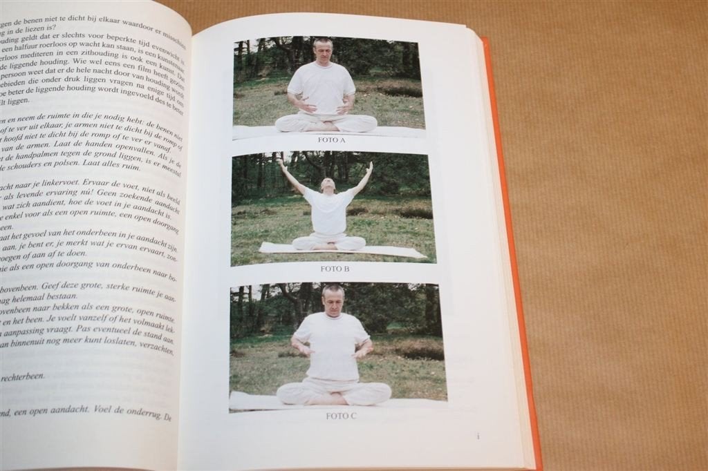 Yoga & Chakra\'s — Klaas-Jan van Velzen [Hatha Yoga], Ophalen of Verzenden, Zo goed als nieuw, Overige onderwerpen, Achtergrond en Informatie
