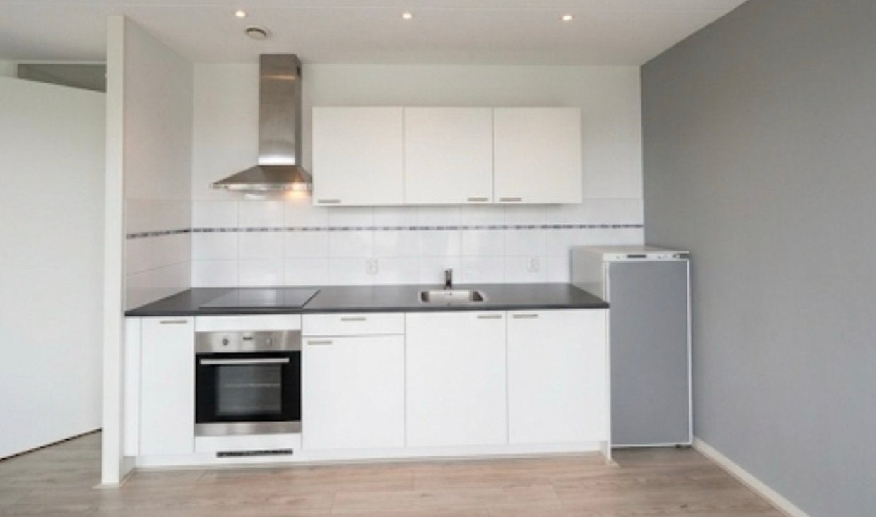 Moderne keuken met inbouwapparatuur, Ophalen, Gebruikt, Wit, Enkelwandige keuken