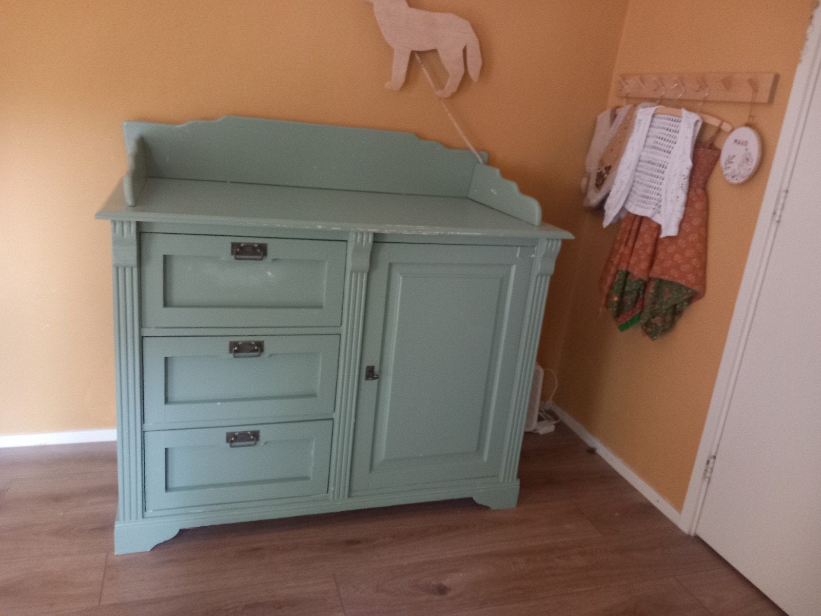 Vintage massief houten commode, Kinderen en Baby's, Kinderkamer | Commodes en Kasten, Ophalen, Gebruikt, 50 tot 70 cm, 100 cm of meer