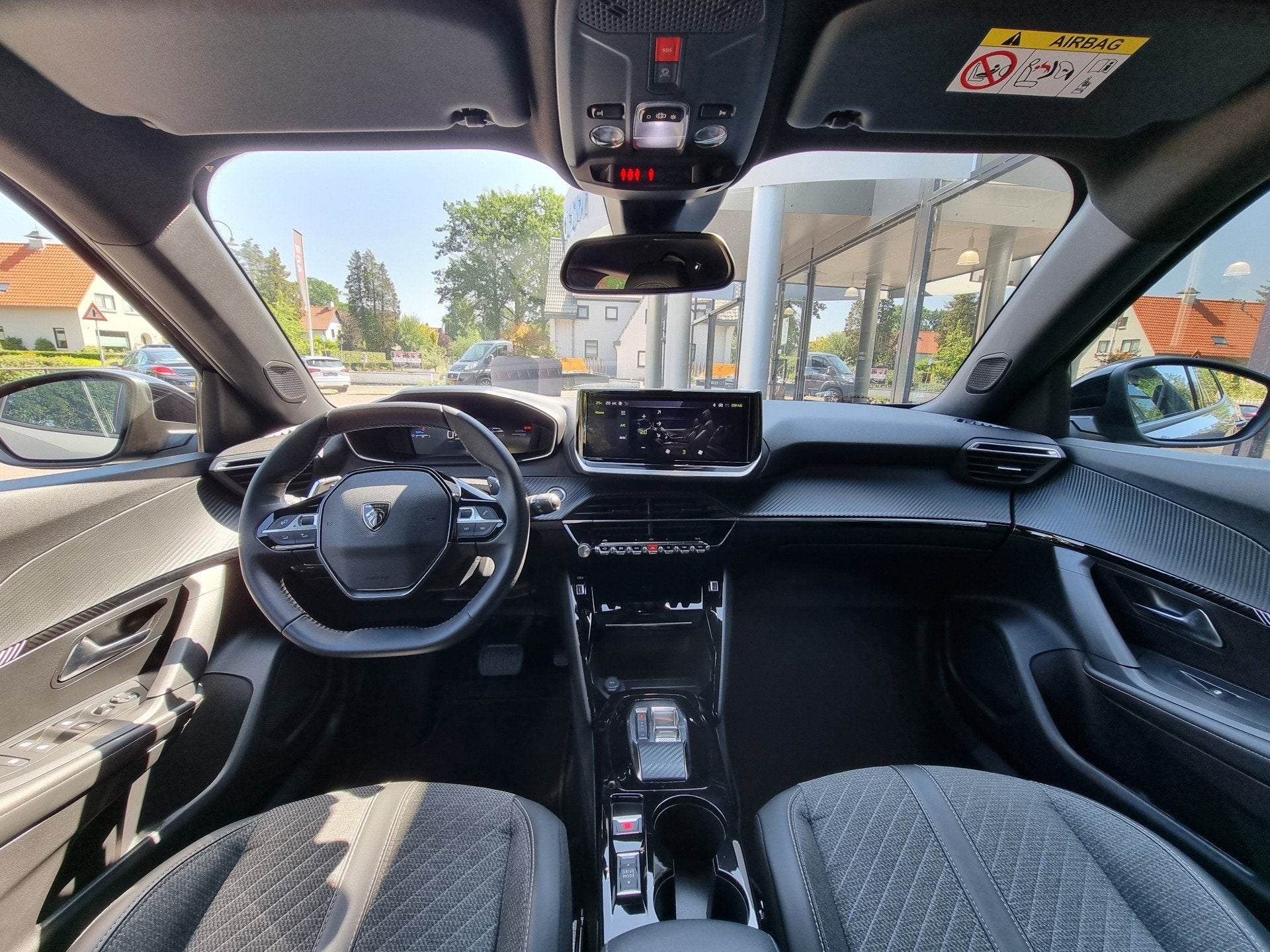 Peugeot 2008 1.2 Hybrid Allure | 2024 | Automaat | Ad.cruise, Auto's, 1272 kg, Gebruikt, Euro 6, 1199 cc