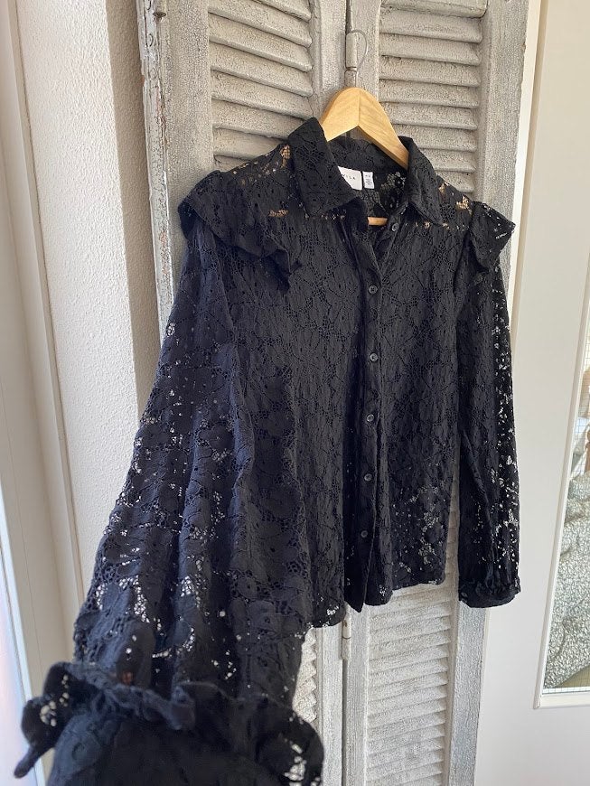 NIEUW! VILA zwart kanten blousje met ruches mt 36, Kleding | Dames, Ophalen of Verzenden, Zo goed als nieuw, Maat 36 (S), Zwart