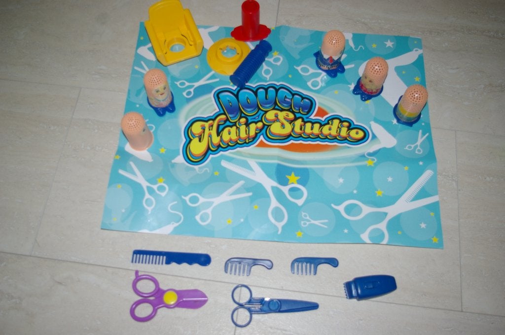 .Klei en heel veel onderdelen.  Het is onder andere Play-Doh, Ophalen of Verzenden, Puzzelen