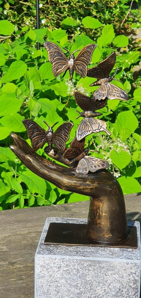 HAND MET 5 VLINDERS / bronzen beeld / RECHTERHAND, Ophalen of Verzenden, Handgemaakt, Brons