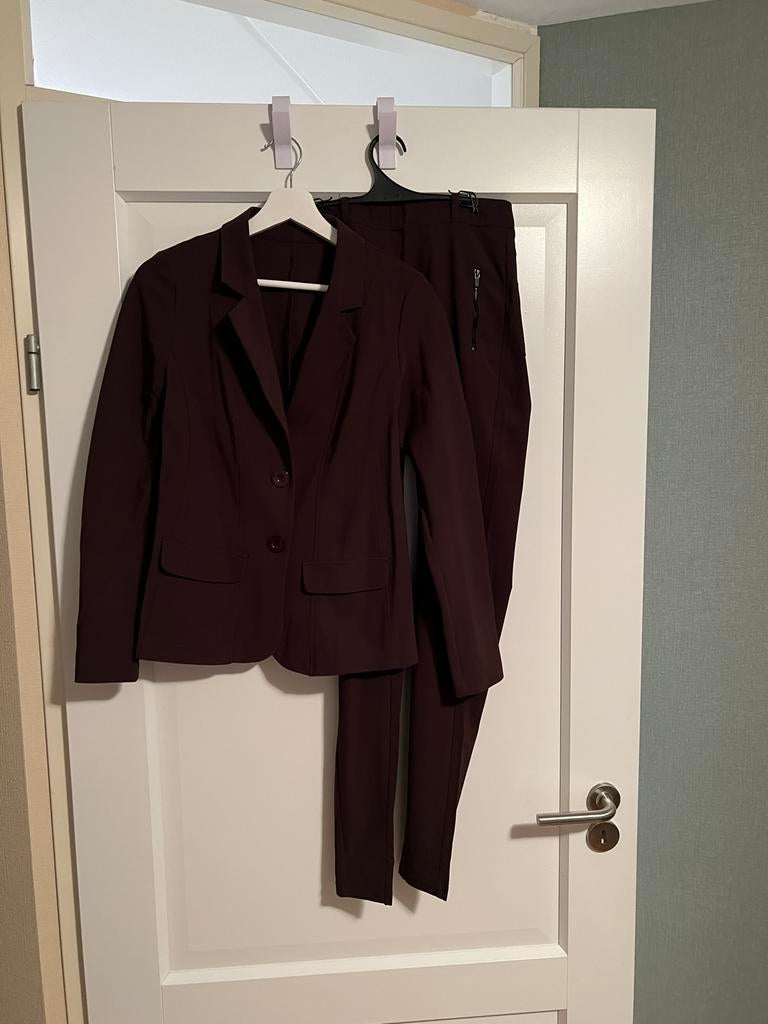 Bruin travel pak Studio Anneloes maat S, Kleding | Dames, Kostuum of Pak, Bruin, Ophalen of Verzenden, Zo goed als nieuw
