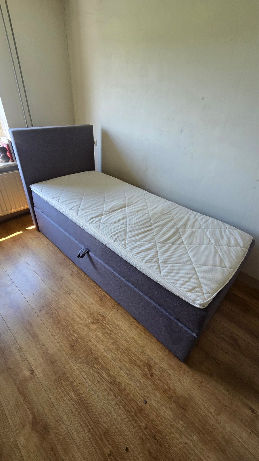 Boxspring met opbergruimte Liv egaal - antraciet - 90x200

c, Ophalen of Verzenden