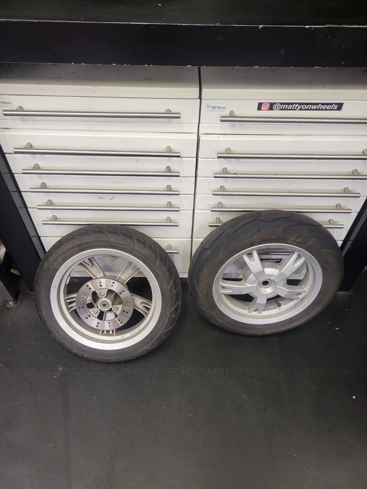 Velgen met goede banden voor Peugeot Kisbee, Ophalen, Gebruikt, Peugeot Scooters, Overige typen