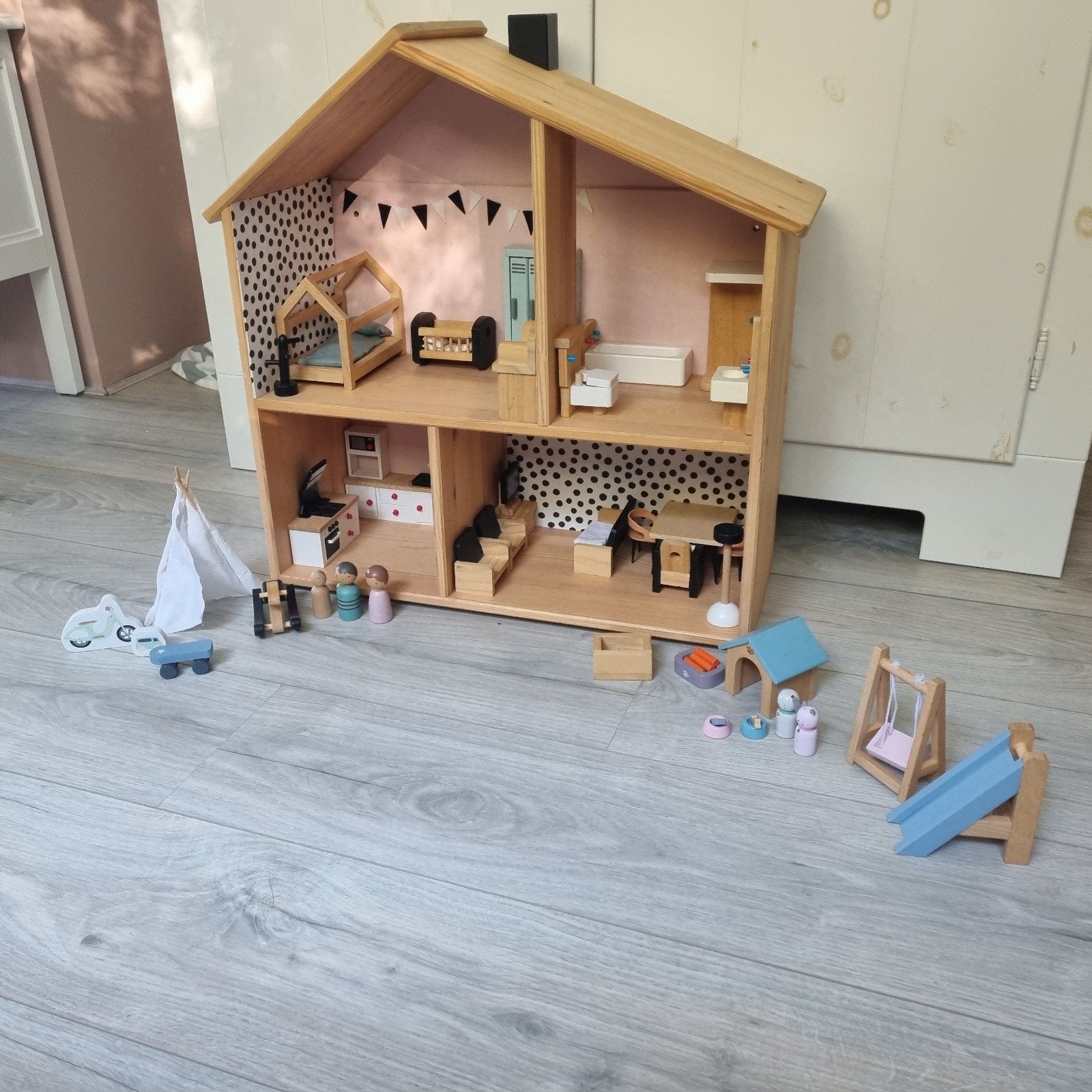 Poppenhuis Ikea met meubels/poppetjes o.a. little dutch, Ophalen of Verzenden, Gebruikt, Jongen of Meisje