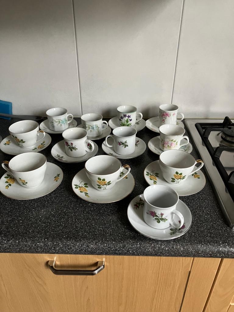Set van 12 vintage theekopjes met schotels, Ophalen of Verzenden