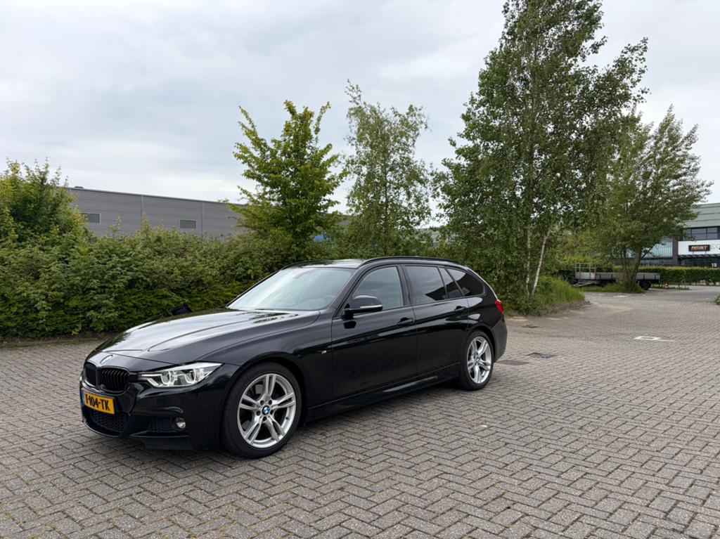 BMW 330i 2019 zwart, dealer OH, pano, trekhaak, Achterwielaandrijving, 1800 kg, 4 cilinders, Zwart