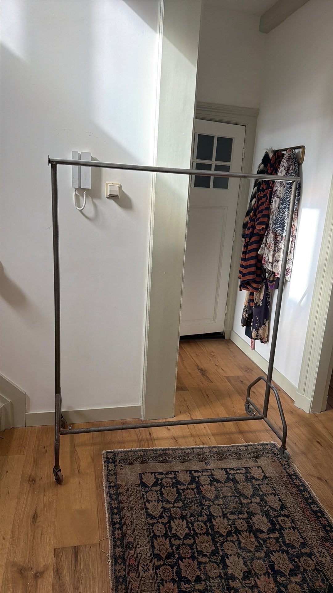 Vintage industrieël kledingrek, Kleding | Dames, Ophalen, Met wielen, Gebruikt