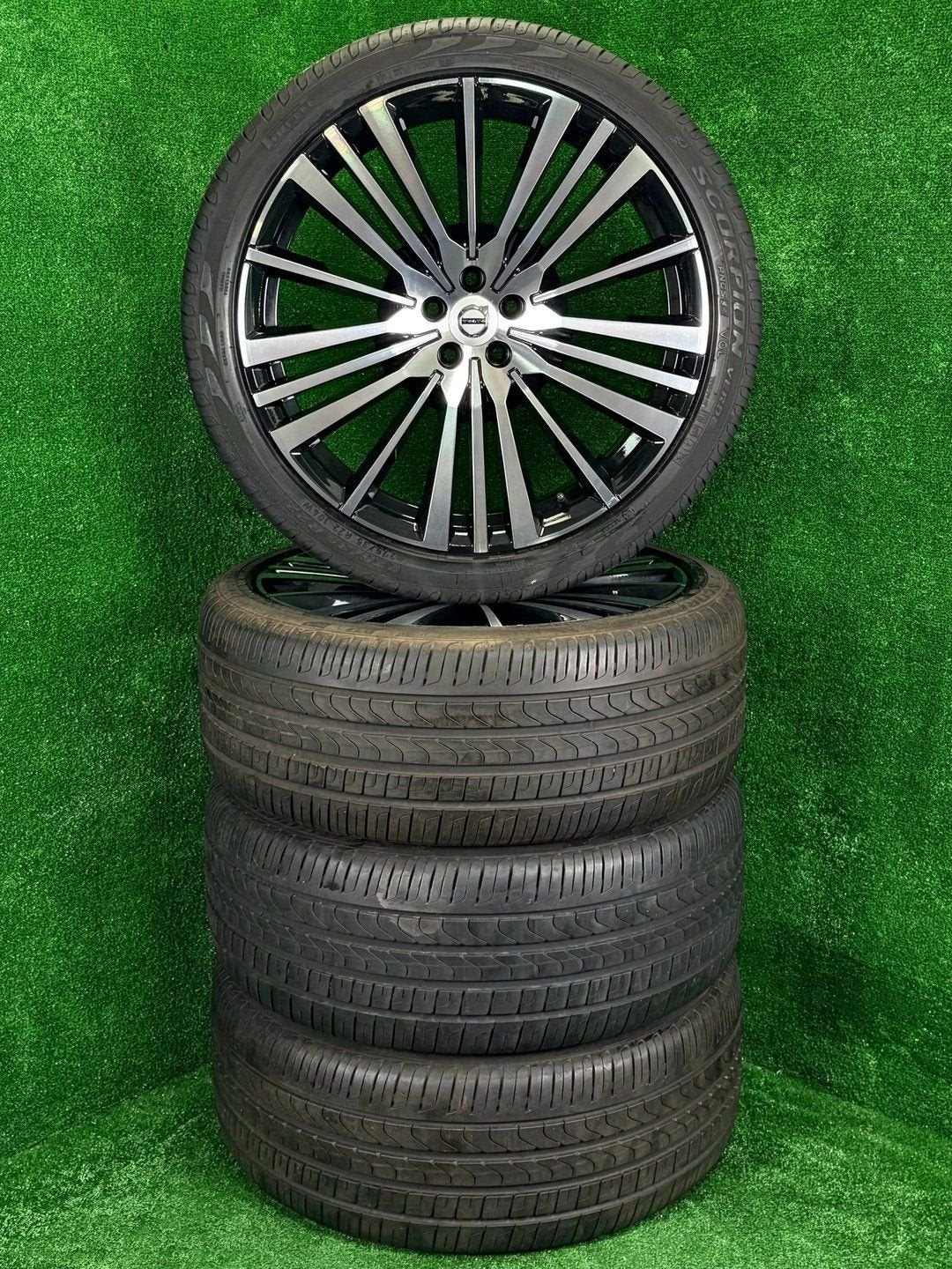 Originele 22 inch Volvo  R-Design velgen met banden XC90, Gebruikt, -, 275 mm, -