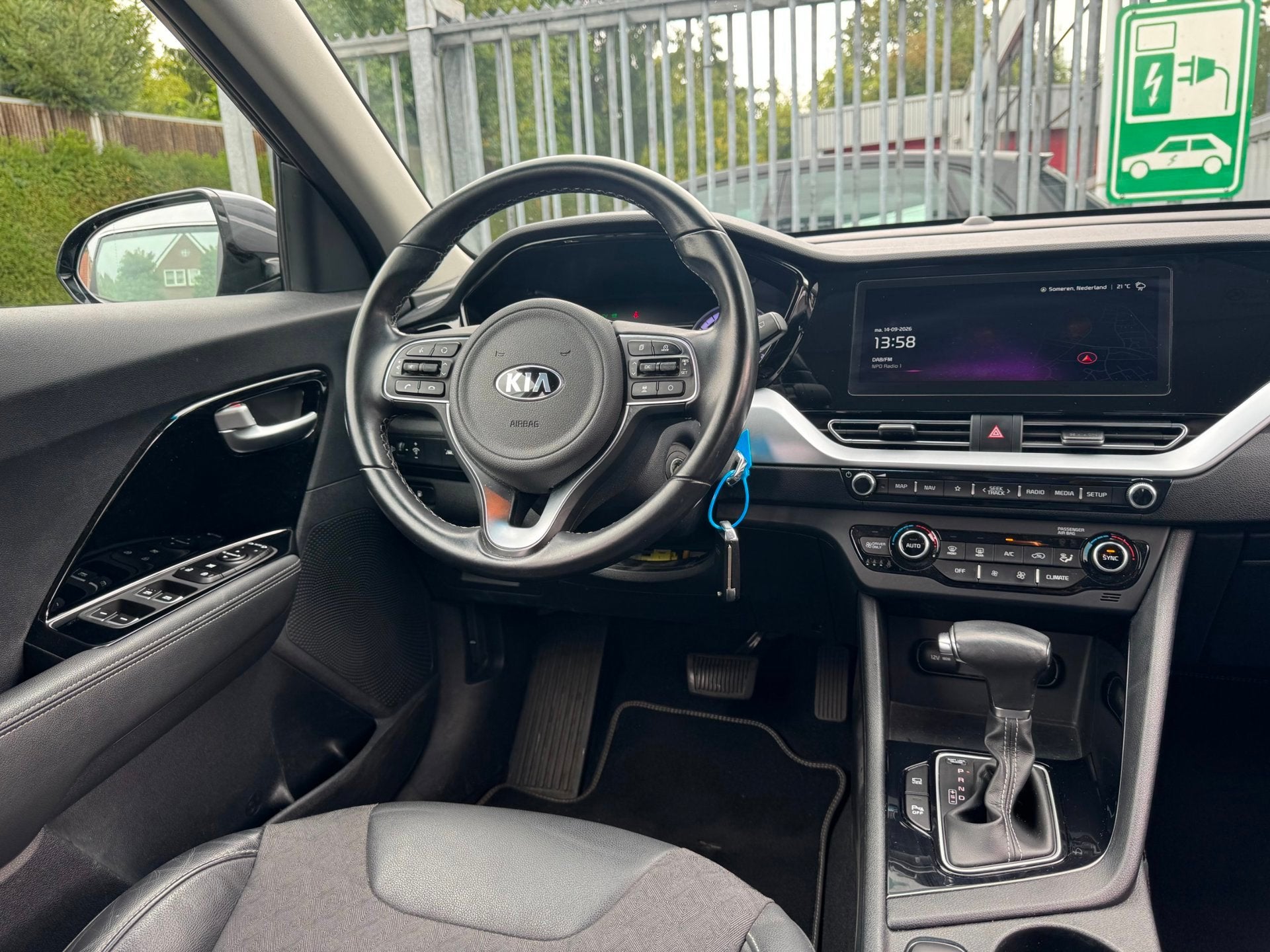 Foto 17 van Kia Niro 1.6 GDi Hybrid DynamicLine | All Season | Volledig