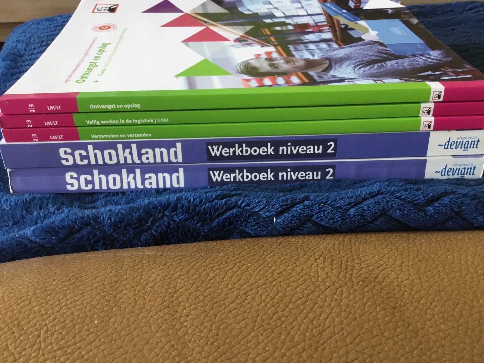 4 studieboeken MBO-OPLEIDING logistiek medewerker(1gratis), Ophalen, Alpha, Zo goed als nieuw, MBO