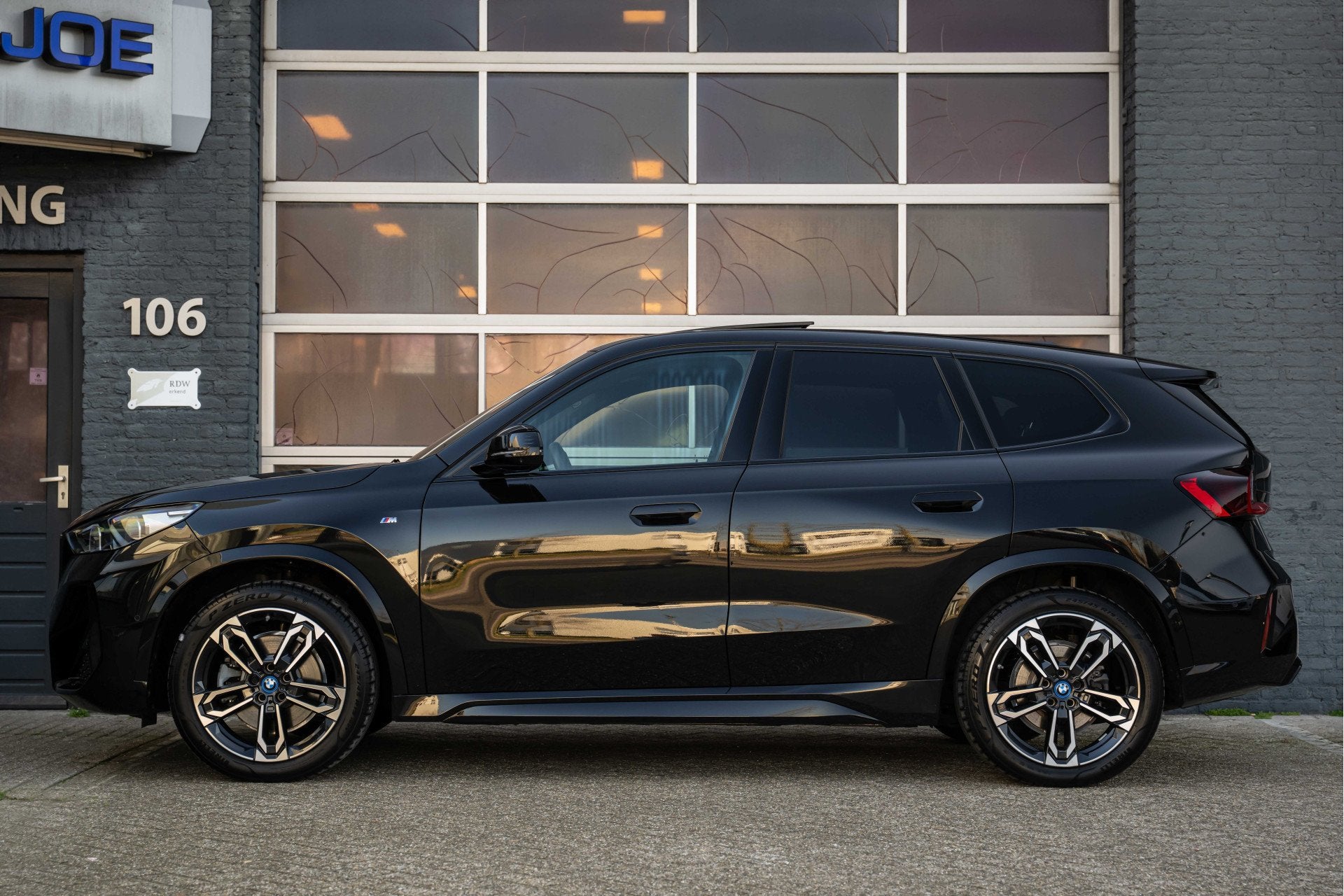 BMW iX1 xDrive30 Launch Edition 67 kWh M Sport, Pano, Leder,, Auto's, Automaat, Gebruikt, Zwart, Zwart