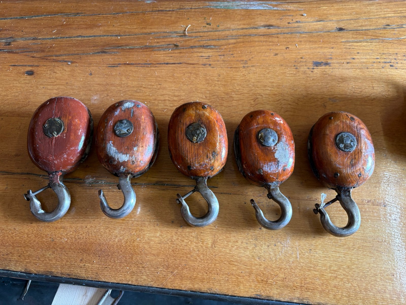 5 katrollen / blokken platbodem hout en rvs met haak, Ophalen of Verzenden, Gebruikt, Lijn of Blok