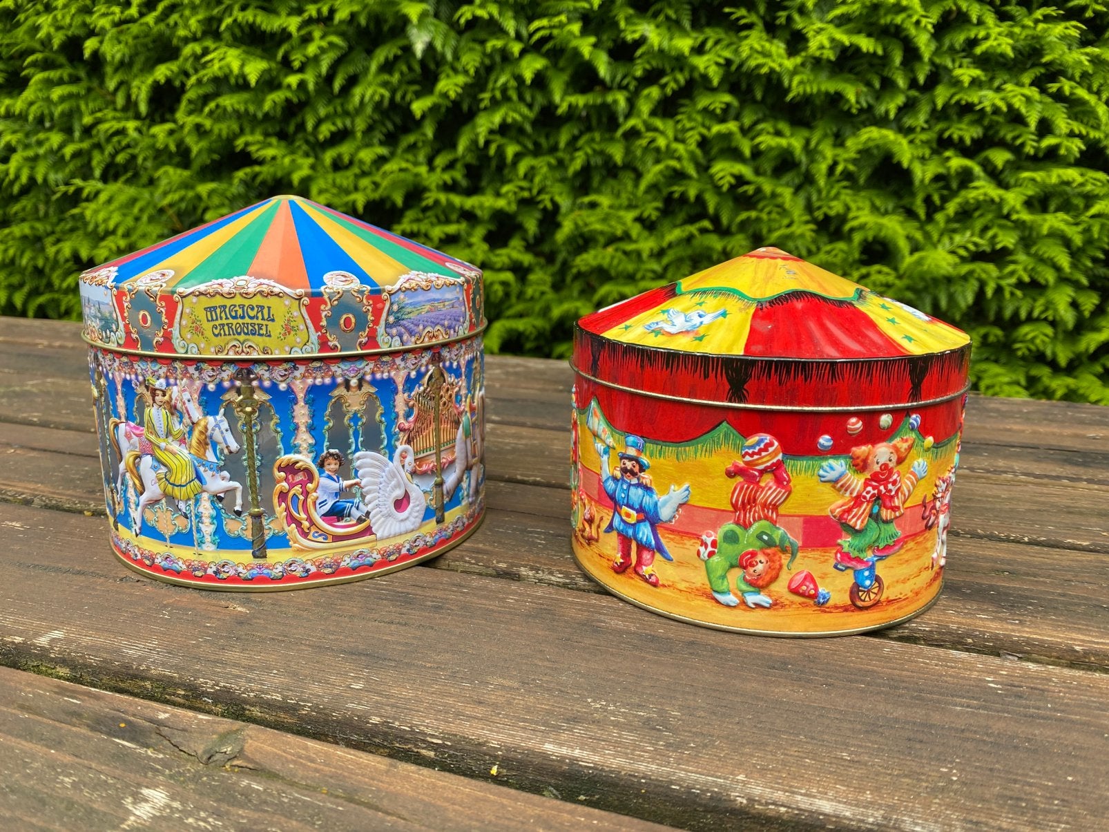 2 prachtige koektrommels draaimolen & circus, Ophalen of Verzenden, Gebruikt, Koek(jes), Overige merken