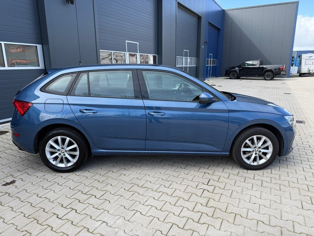 Skoda Scala Automaat van eerste eigenaar, Gebruikt, Euro 6, Blauw, 620 kg