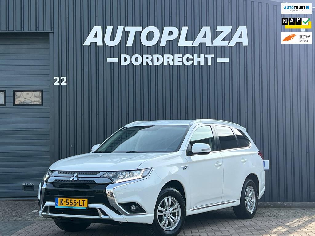 Mitsubishi Outlander 2.4 PHEV Pure TREKHAAK |APPLE CARPLAY |, Automaat, 4 cilinders, 1865 kg, Automatische klimaatregeling