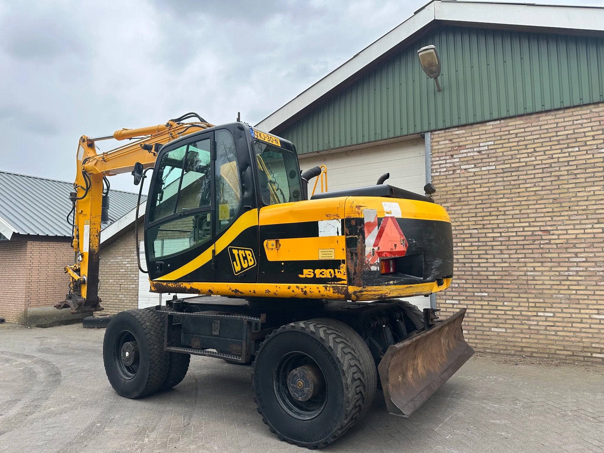 JCB JS130W (bj 1998), Zakelijke goederen, Machines en Bouw | Kranen en Graafmachines, Graafmachine