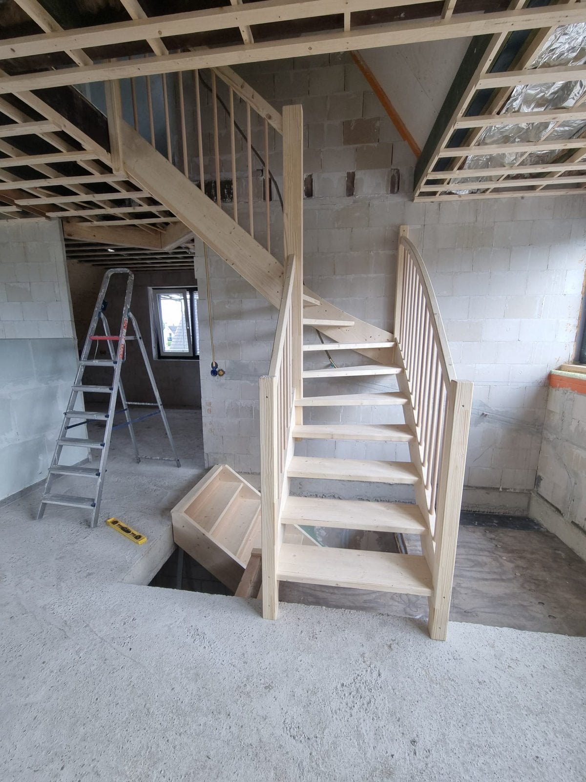 De aller goedkoopste trappen op maat!!!!!, Doe-het-zelf en Verbouw, Ladders en Trappen, Ophalen, Zo goed als nieuw, 2 tot 4 meter