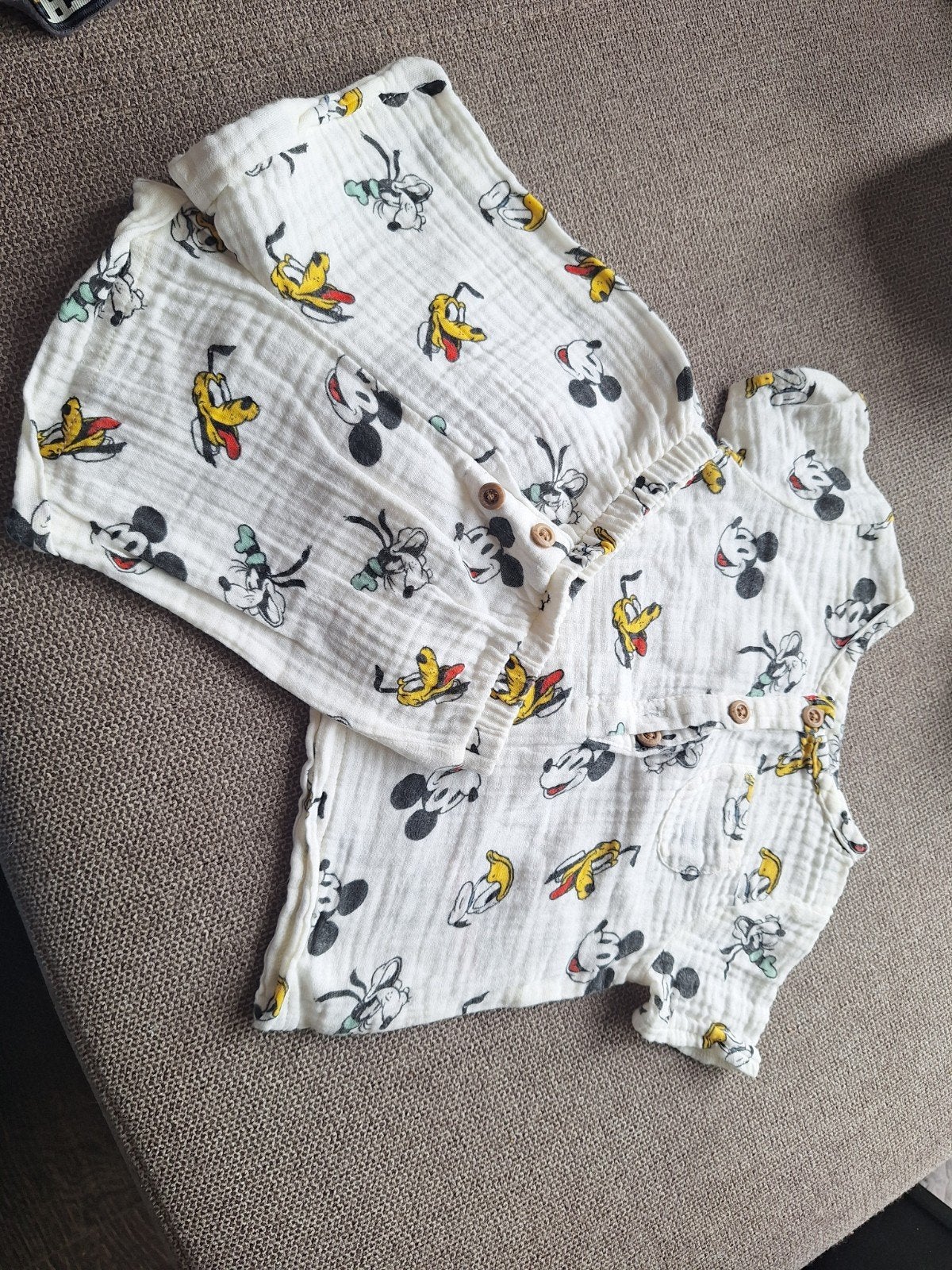 Disney Mickey & Pluto setje maat 74, Kinderen en Baby's, Babykleding | Maat 74, Ophalen of Verzenden, Zo goed als nieuw, Disney at Primark