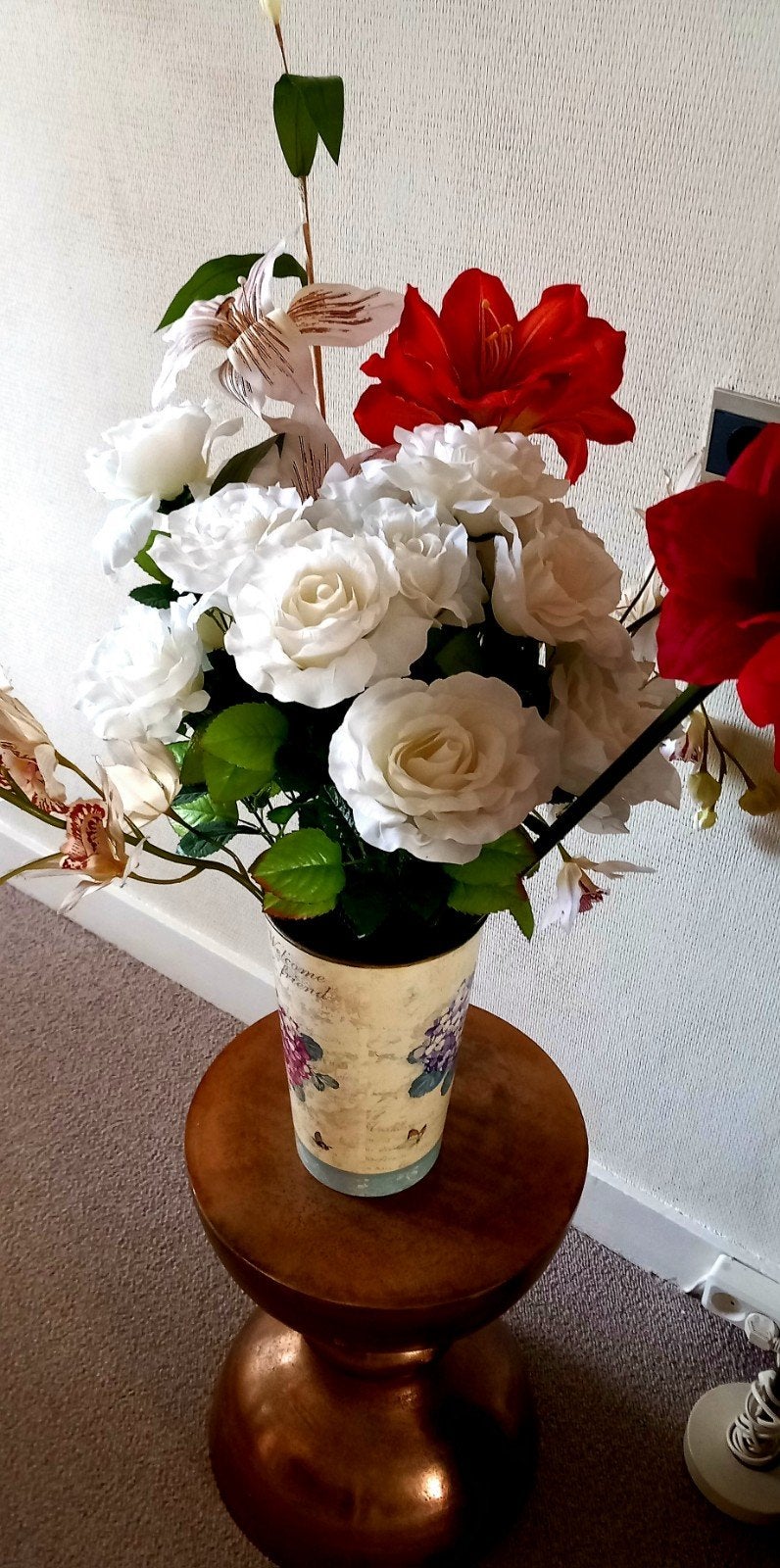 Kunstbloemen in vaas wit/rood, Ophalen